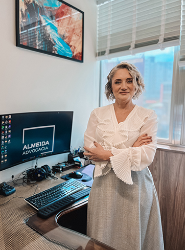 Dra. Marisa Rauber no escritório Almeida Advocacia